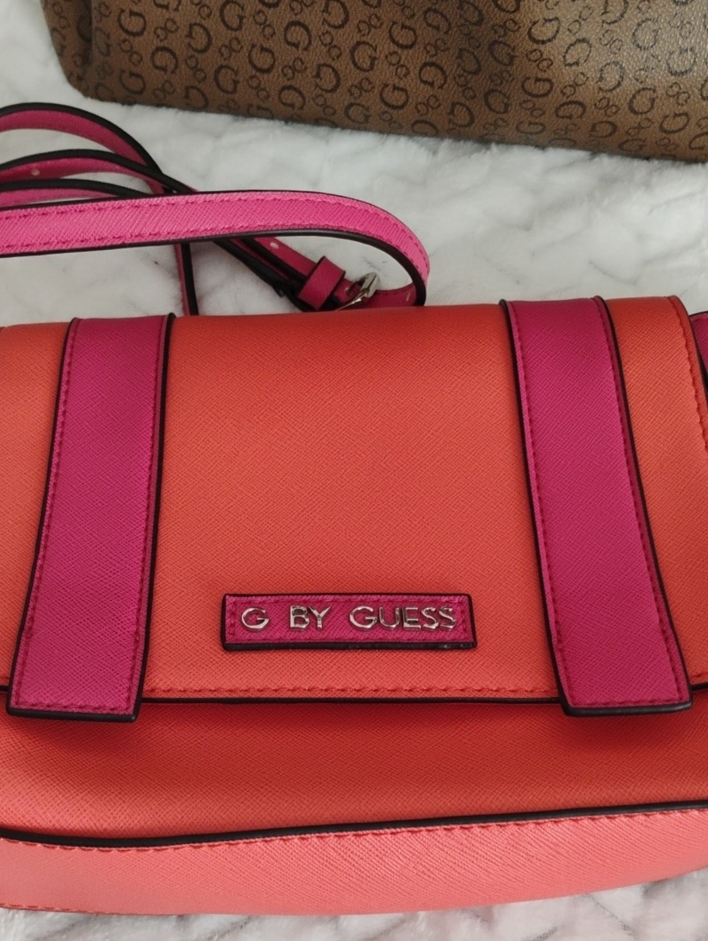 Guess Bags - Picture 10 of 15
